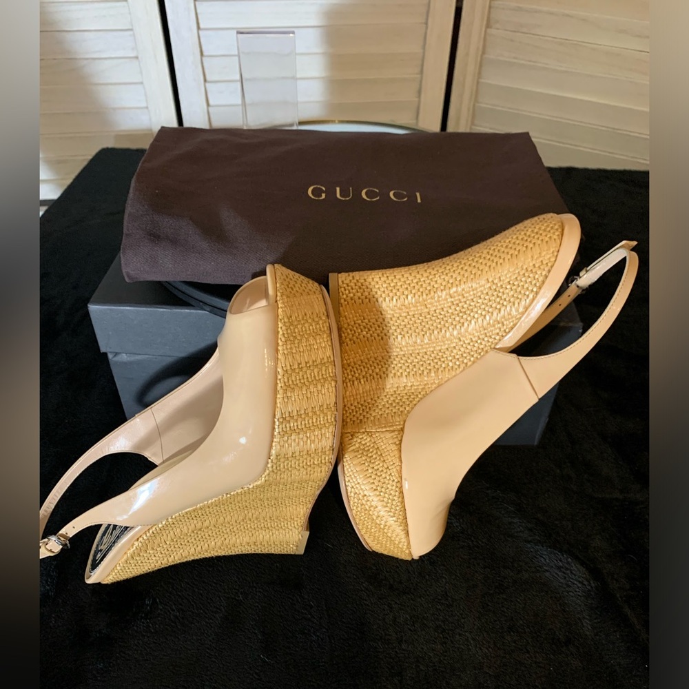 💓EUC💖GUCCI patent leather sandals. - Picture 14 of 14